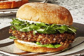 برگر عدس و سبزیجات
